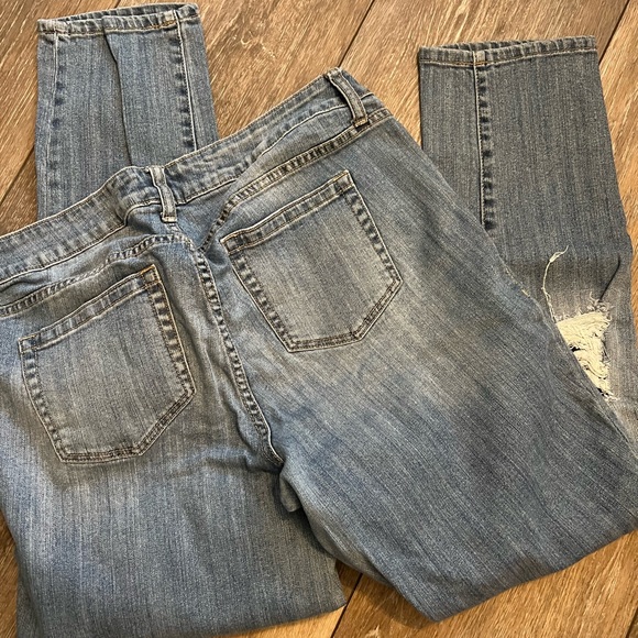 Torrid Heavily Distressed Ripped Boyfriend Jeans sz 12 - Picture 4 of 5